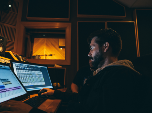 How Independent Artists Can Use Technology to Boost Their Brand